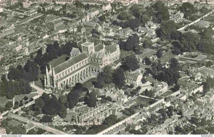 Winchester  Hampshire UK Luftaufnahme Winchester-Cathedral Kathedrale Stadtansic