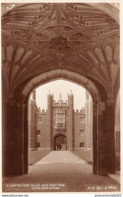 BR58888 base court town clock court gateway   hampton court palace    uk