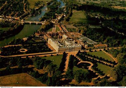 Hampton Richmond upon Thames Hampton-Court-Palace Schloss Themse Bruecke Garten
