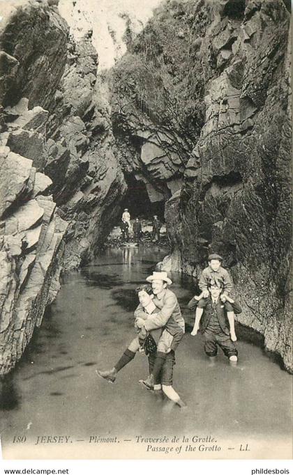 ILES DE LA MANCHE  JERSEY  Plemont traversée de la grotte