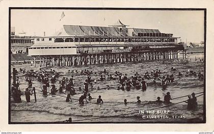 Usa - GALVESTON (TX) in the surf - REAL PHOTO