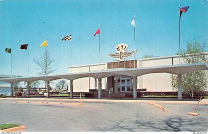 C116 Indiana Indianapolis motor speedway motel vintage postcard