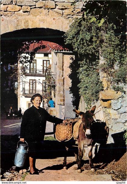 CPM Laredo Entree ancienne de la Villa Ane Donkey Folklore