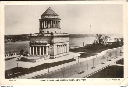 New York City Grants Tomb and Hudson River