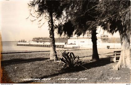 PC US, FL, SARASOTA, MUNICIPAL PIER, VINTAGE REAL PHOTO POSTCARD (b6864)