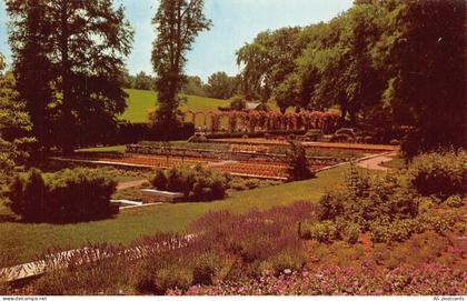 B354 US Longwood Gardens Wilmington Delaware Colorful Views postcard