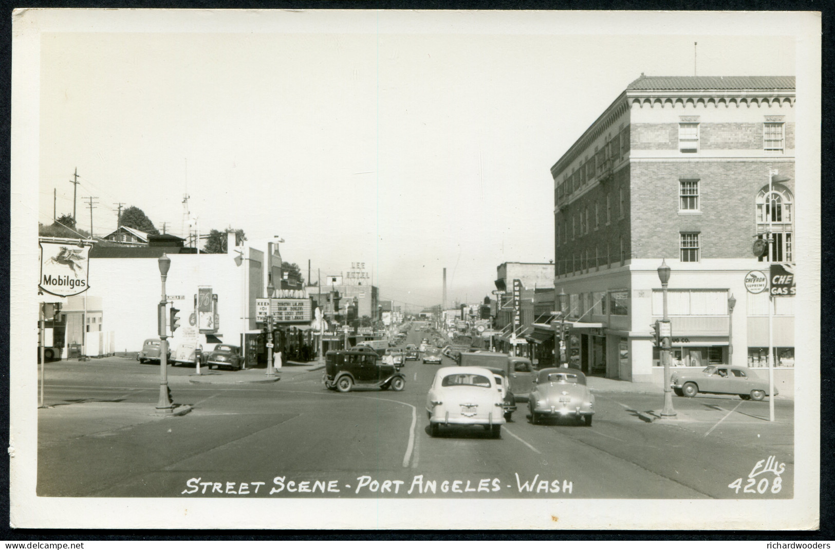 Unites States of America Street scene, Port Angeles Washington real photo Postcard, superb detail, Cars, Service Station