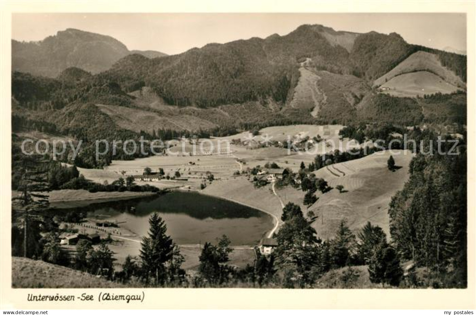 Unterwoessen Landschaftspanorama See mit Strandbad Chiemgauer Alpen