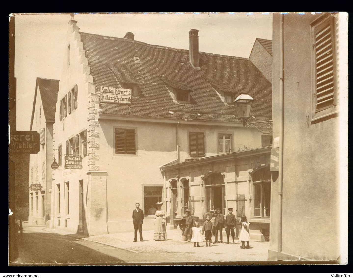 Uralt Foto um  1910 Saalbau Germania Gasthaus & Restaurant, Bier Werbung, daneben andere Geschäfte, aber wo ?