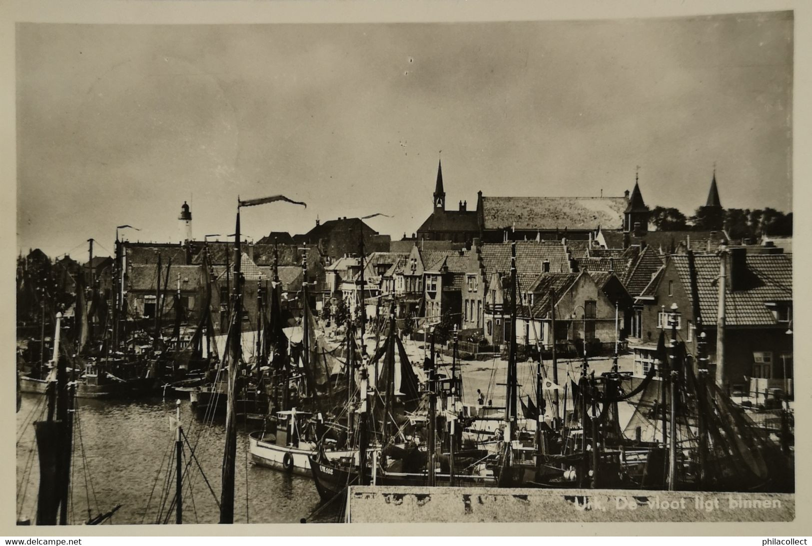 Urk // De Vloot ligt binnen 1956 uitg. Foto Wakker Urk