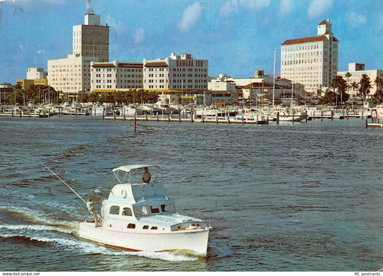 US Florida West Palm Beach Skyline view Lake Worth Yacht 1972 postcard B961