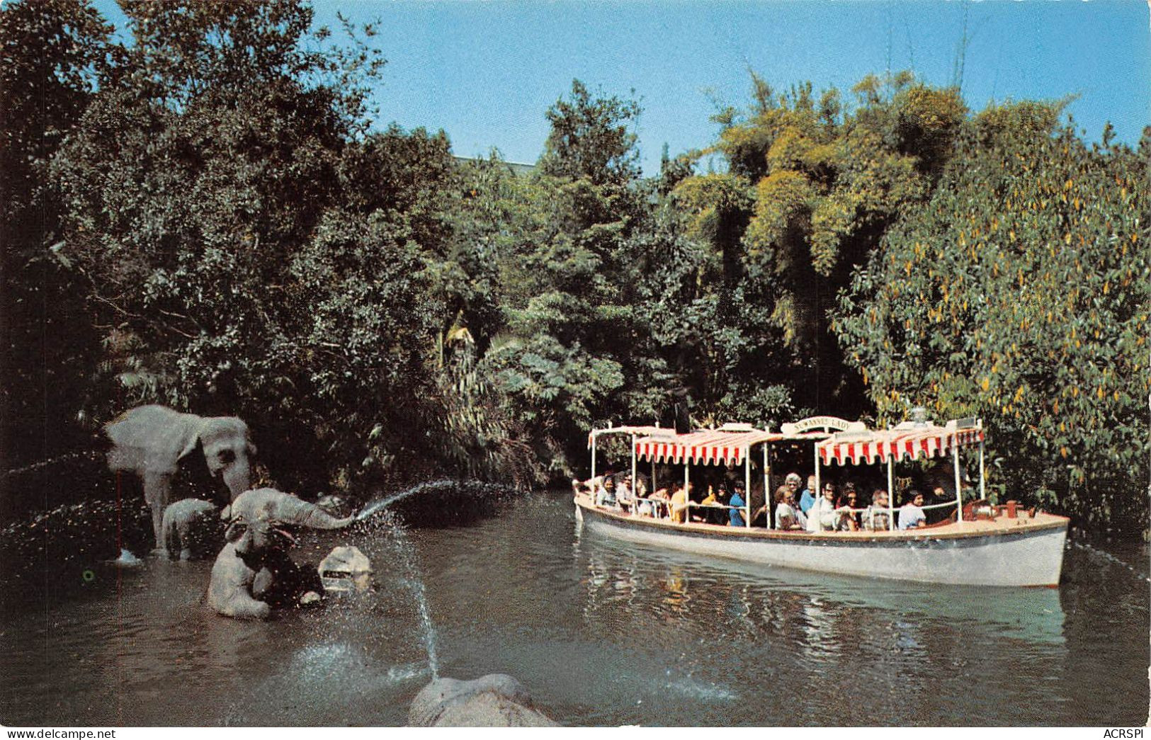 USA ANAHEIM DISNEYLAND Anaheim, CA 92802, États-Unis elephant bathing pool (Scan R/V) N° 11 \MR8058