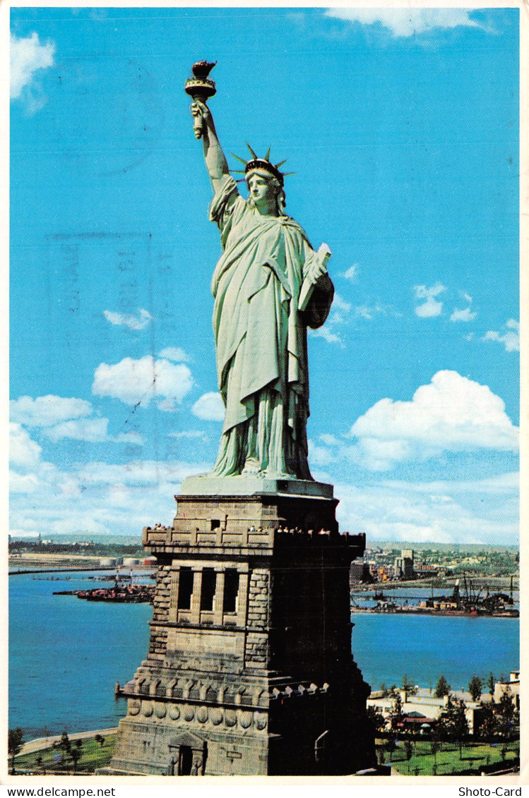 USA NY STATUE OF LIBERTY