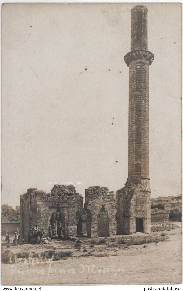 Uschküb - Ruine eine Moschee - & ruins,minaret,ancient,people,animals