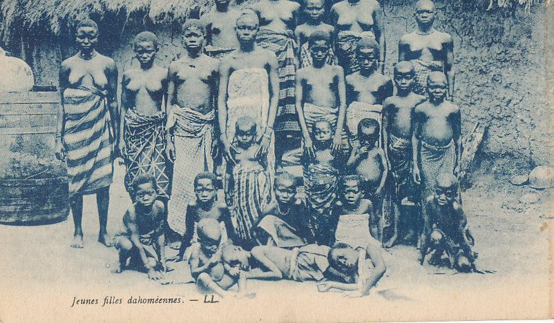V 360 /CPA    DAHOMEY -   JEUNES FILLES DAHOMEENES