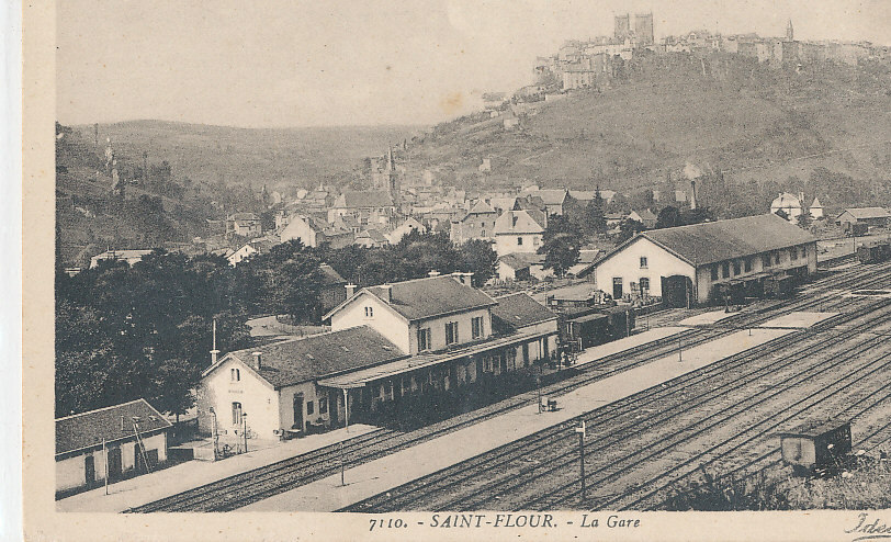V 696 /CPA   SAINT FLOUR  (15)   LA GARE