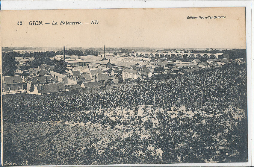 V 888/  CPA - GIEN (45)  LA FAIENCERIE