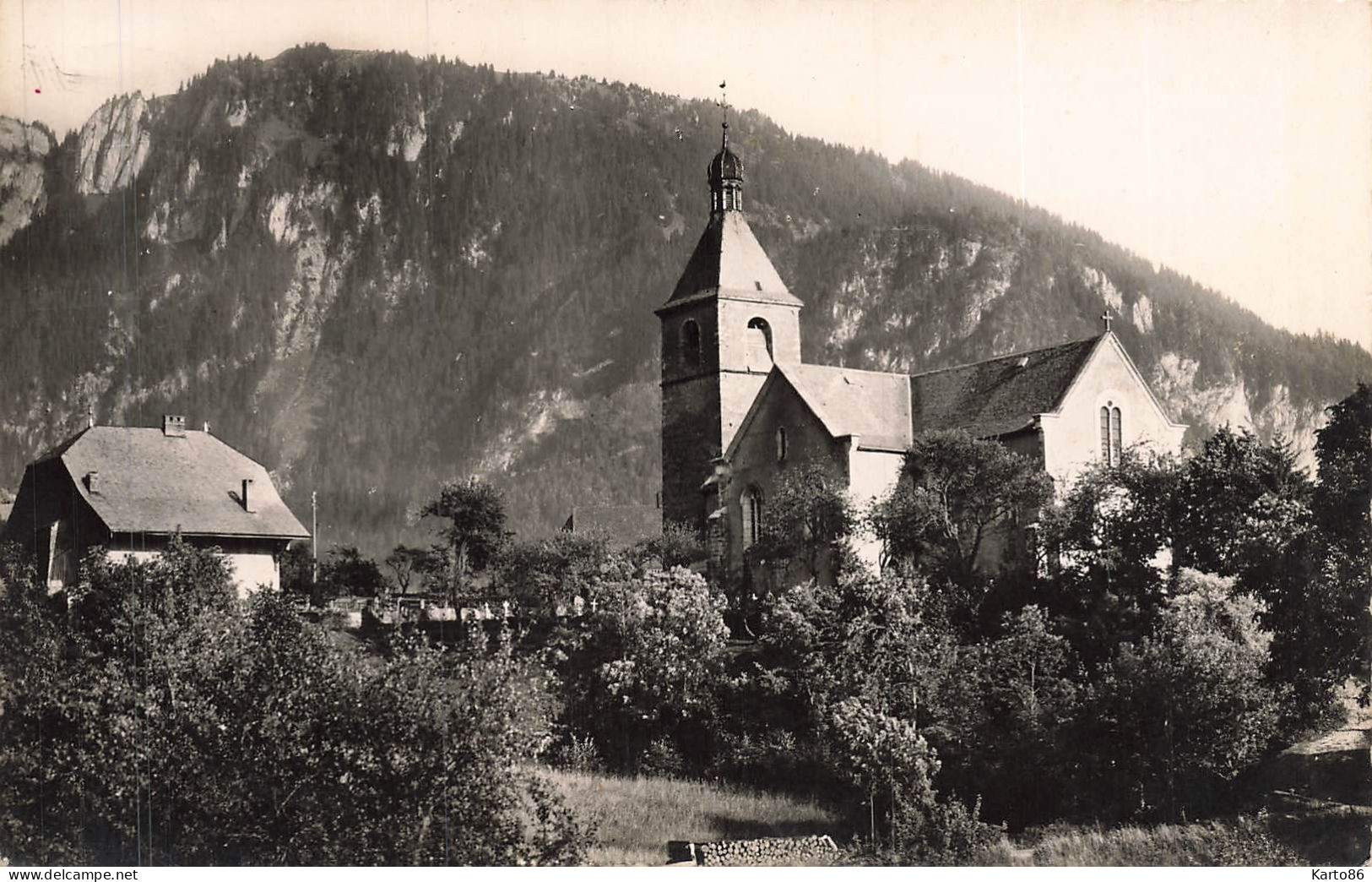 vacheresse * vue sur l'église du village