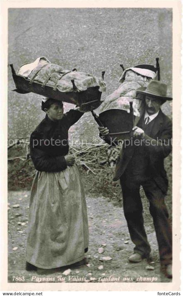 Valais Wallis Kanton VS Paysans du Valais rendant aux champs