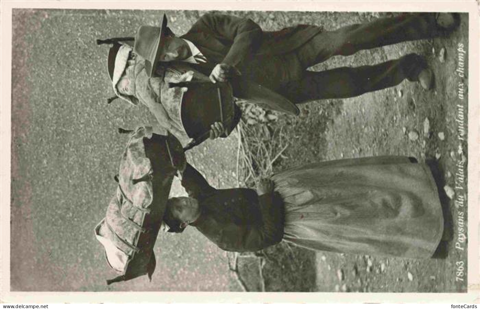 Valais Wallis Kanton VS Paysans du Valais se rendant aux champs