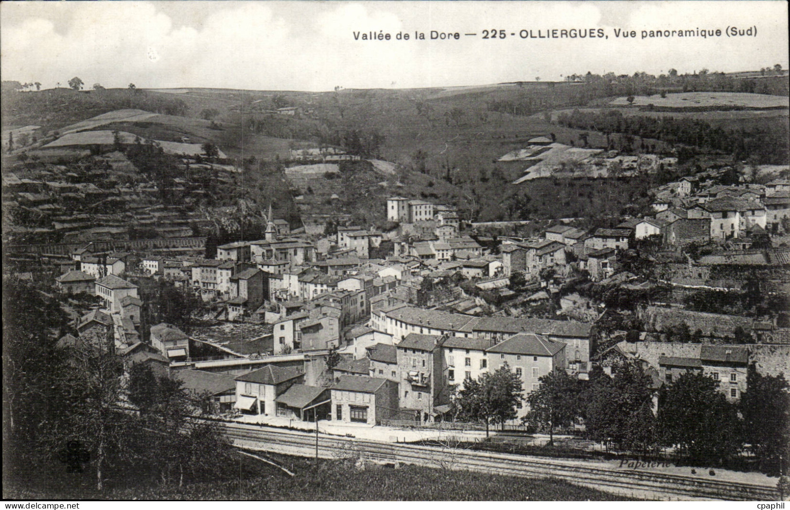 Vallee de la Dore CPA Olliergues Vue panoramique