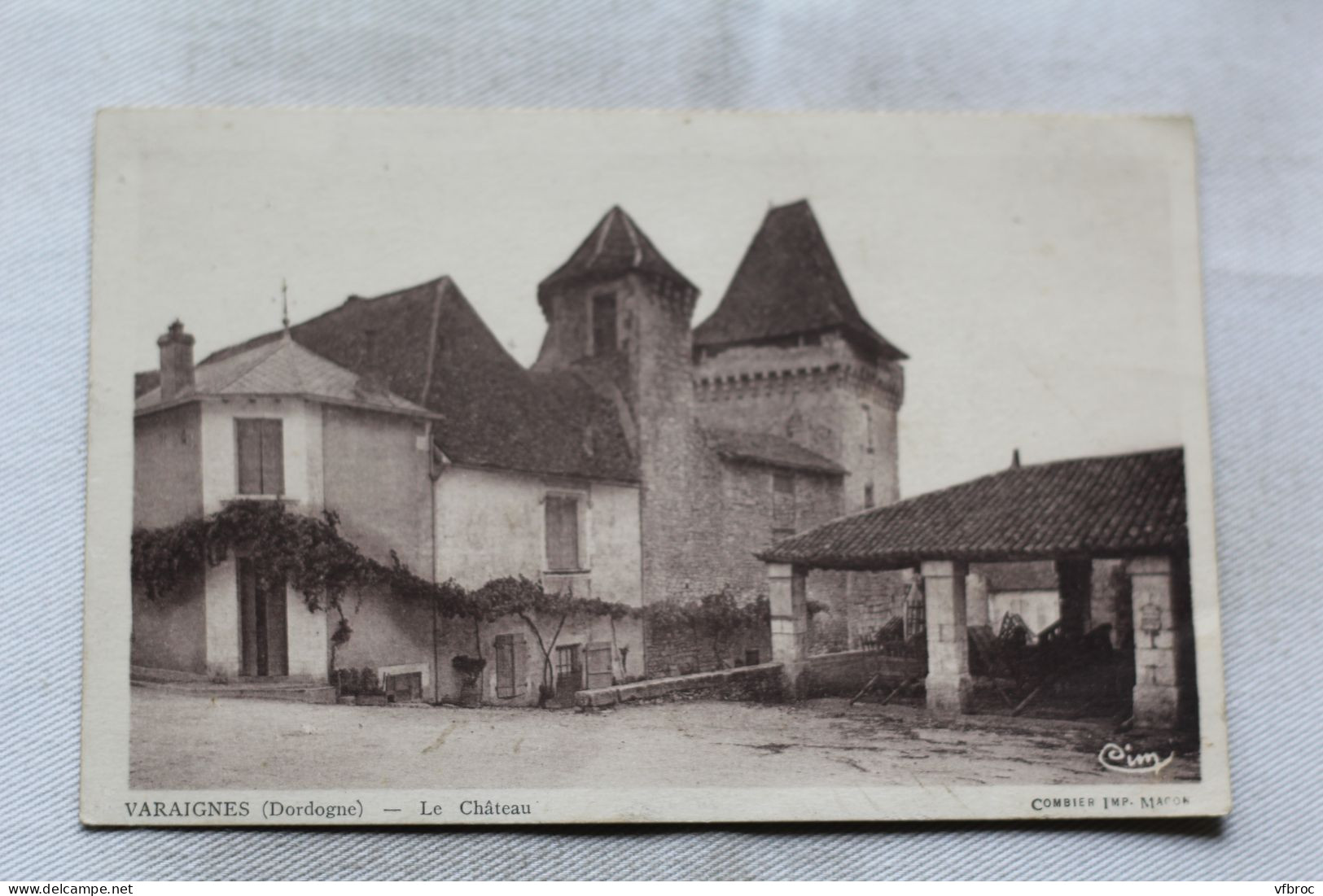 Varaignes, le château, Dordogne 24