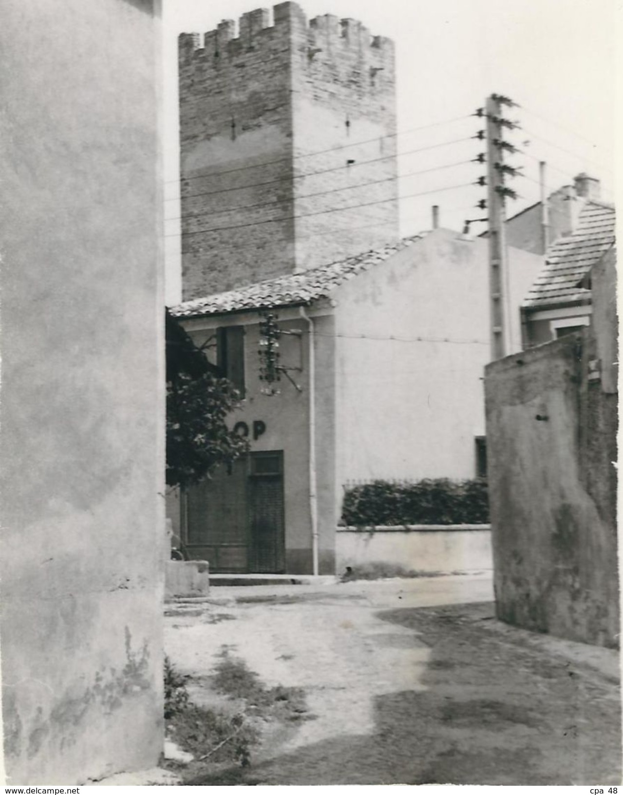 Vaucluse : Monteux, La Tour Clémentine