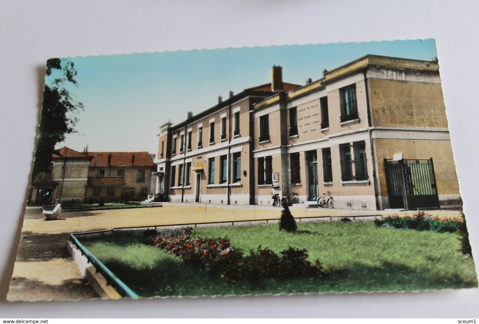 vaux en velin - école de filles et poste