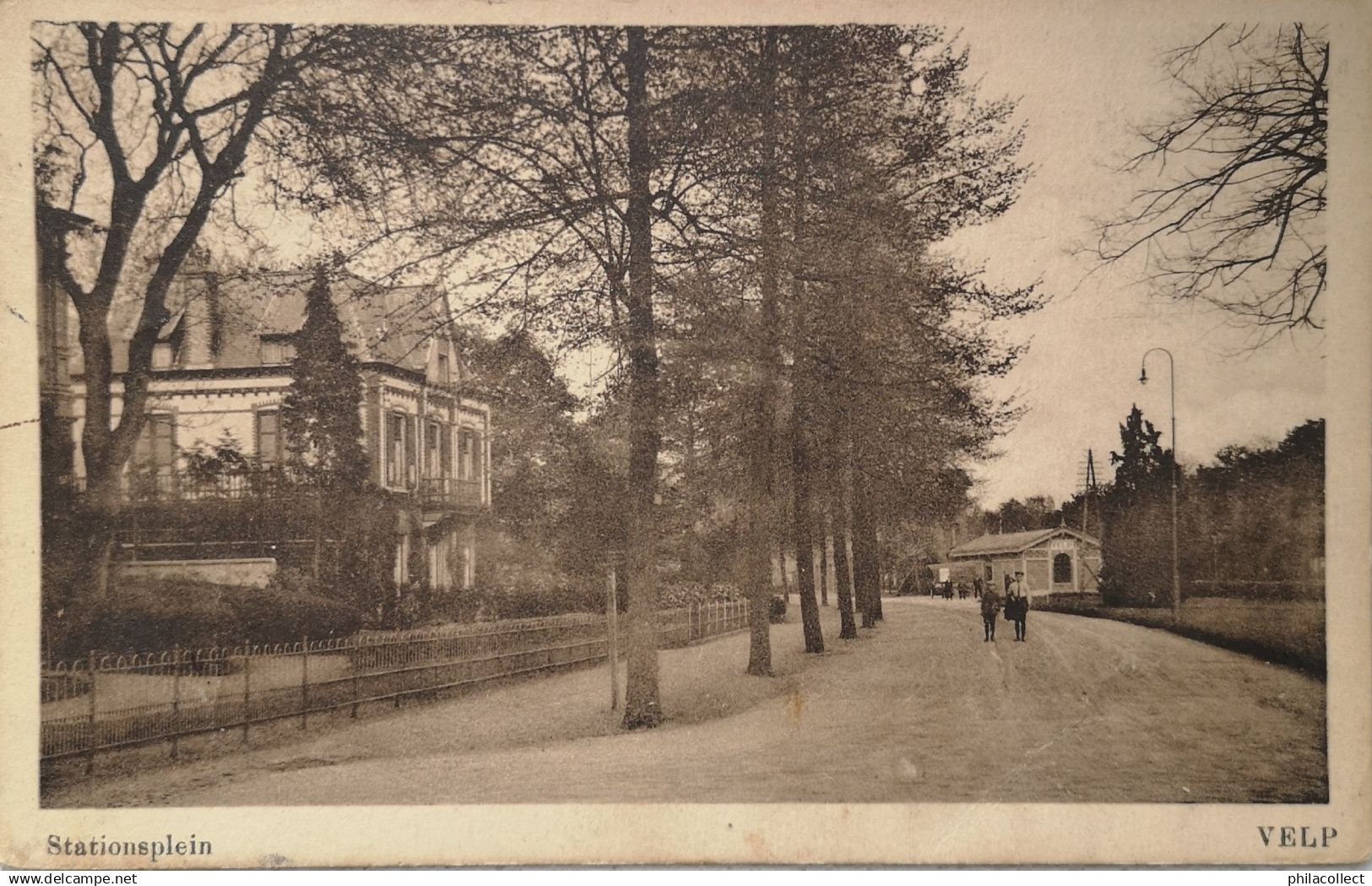 Velp // Stationsplein 1931 vlekkig