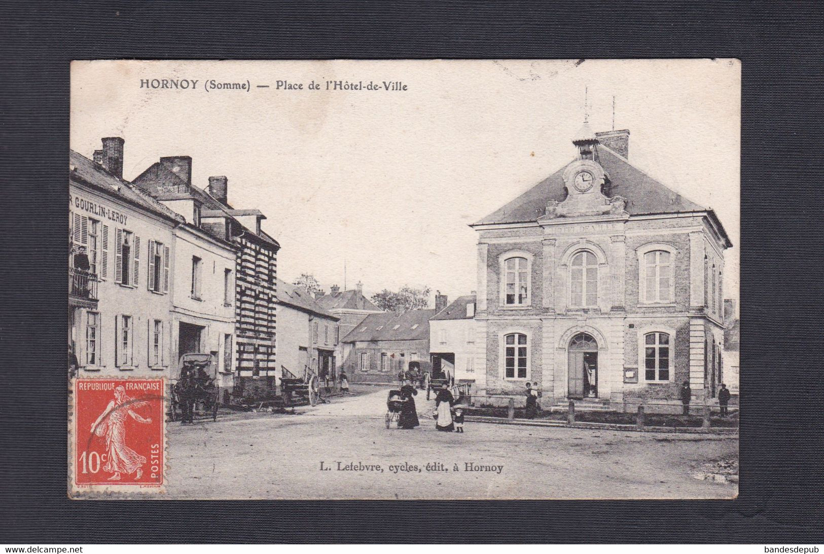 Vente immediate Hornoy ( Le Bourg 80) Place de l' Hotel de Ville ( animée Ed. Lefebvre cycles   45342)