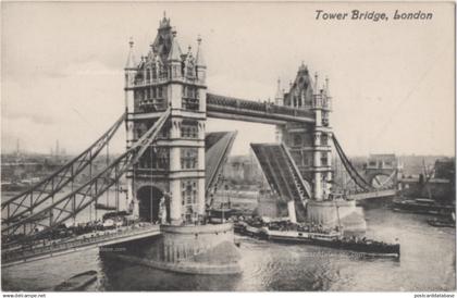 London - Tower Bridge - & boat