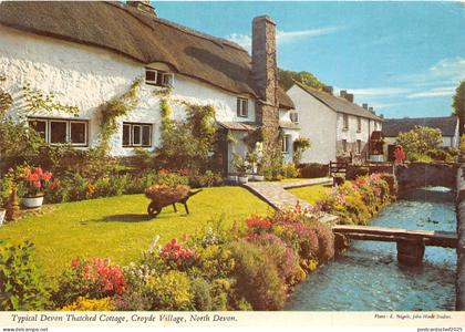 uk49550 typical devon tatched cottage croyde village devon uk