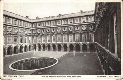 London Fountain Court
Hampton Court Palace