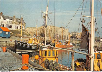 uk46468 seahouses harbour northumberland uk