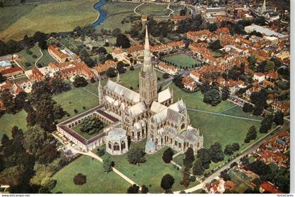 SALISBURY   Wiltshire UK Salisbury-Cathedral Kathedrale Kirchturm Kreuzgang Chap