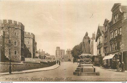 CPA Windsor Castle Queen's Statue Castle Hill