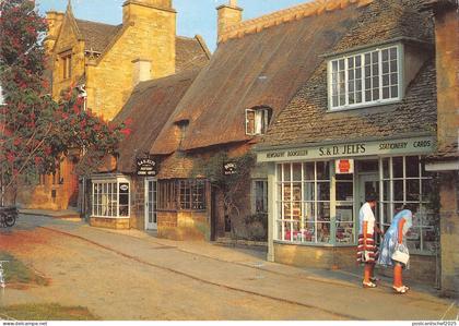 BR82943 broadway worcestershire  uk