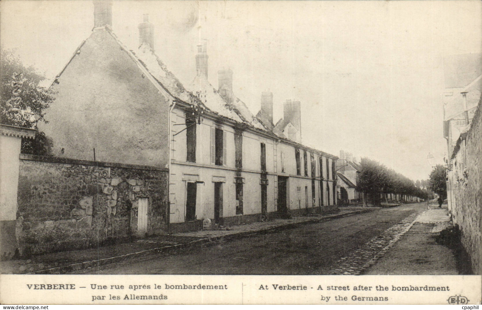 Verberie CPA Une rue apres le bombardement par les Allemands