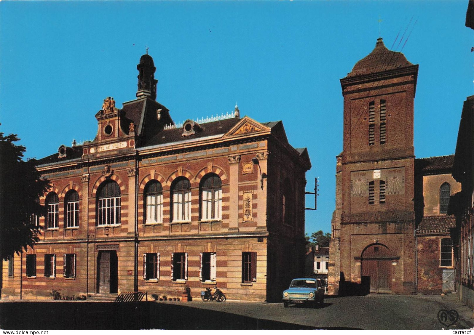 VERDUN sur GARONNE . Place de la Mairie
