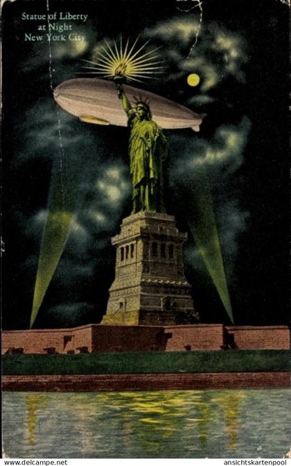 Clair de lune CPA New York City USA, Zeppelin, Freiheitsstatue
