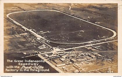 Usa - INDIANAPOLIS (IN) The Great Indianapolis Speedway with the Prest-O-Lite Factory in the foreground - REAL PHOTO