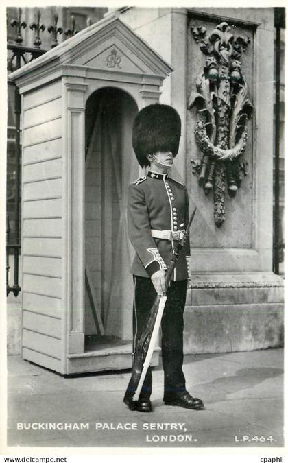 CPM Buckingham Palace Sentry London Militaria