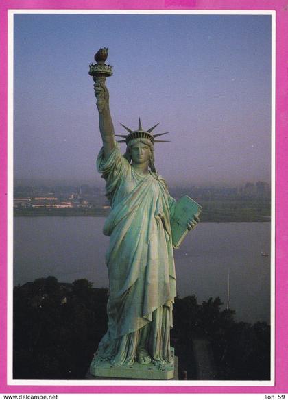 326206 / United States > NY - New York > New York City > Statue of Liberty - Liberty Island Liberty Enlightening the Wor