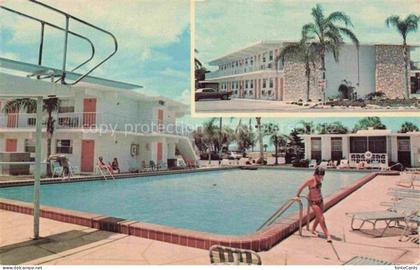Venice Villas Florida USA Venice-Villas Swimmingpool Palmen Liegestuehle Springt