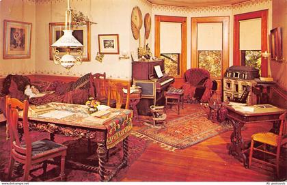 B541 US Schoolroom Mark Twain's House Hartford Connecticut postcard