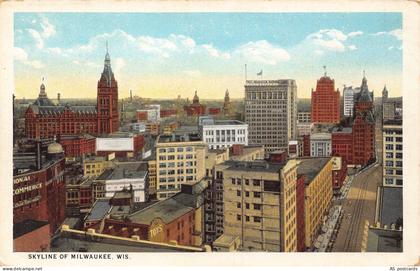 B521 US Skyline of Milwaukee Wisconsin vintage postcard