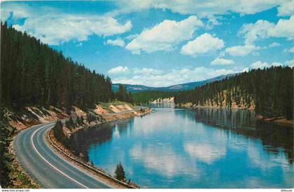 Etats-Unis - Yellowstone national park - Yellowstone river - largest and most scenic of the many magnificent streams fou
