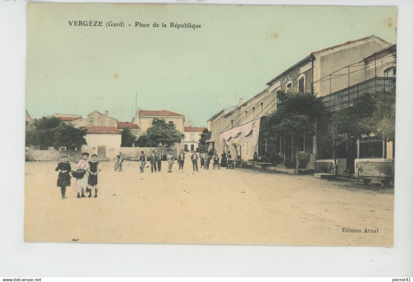 VERGEZE - Place de la République