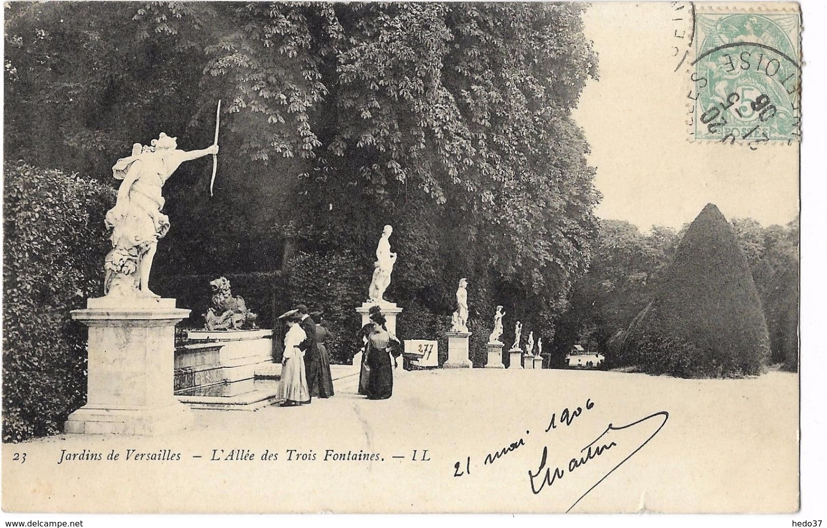 Versailles - Le Jardin - L'Allée des Trois Fontaines