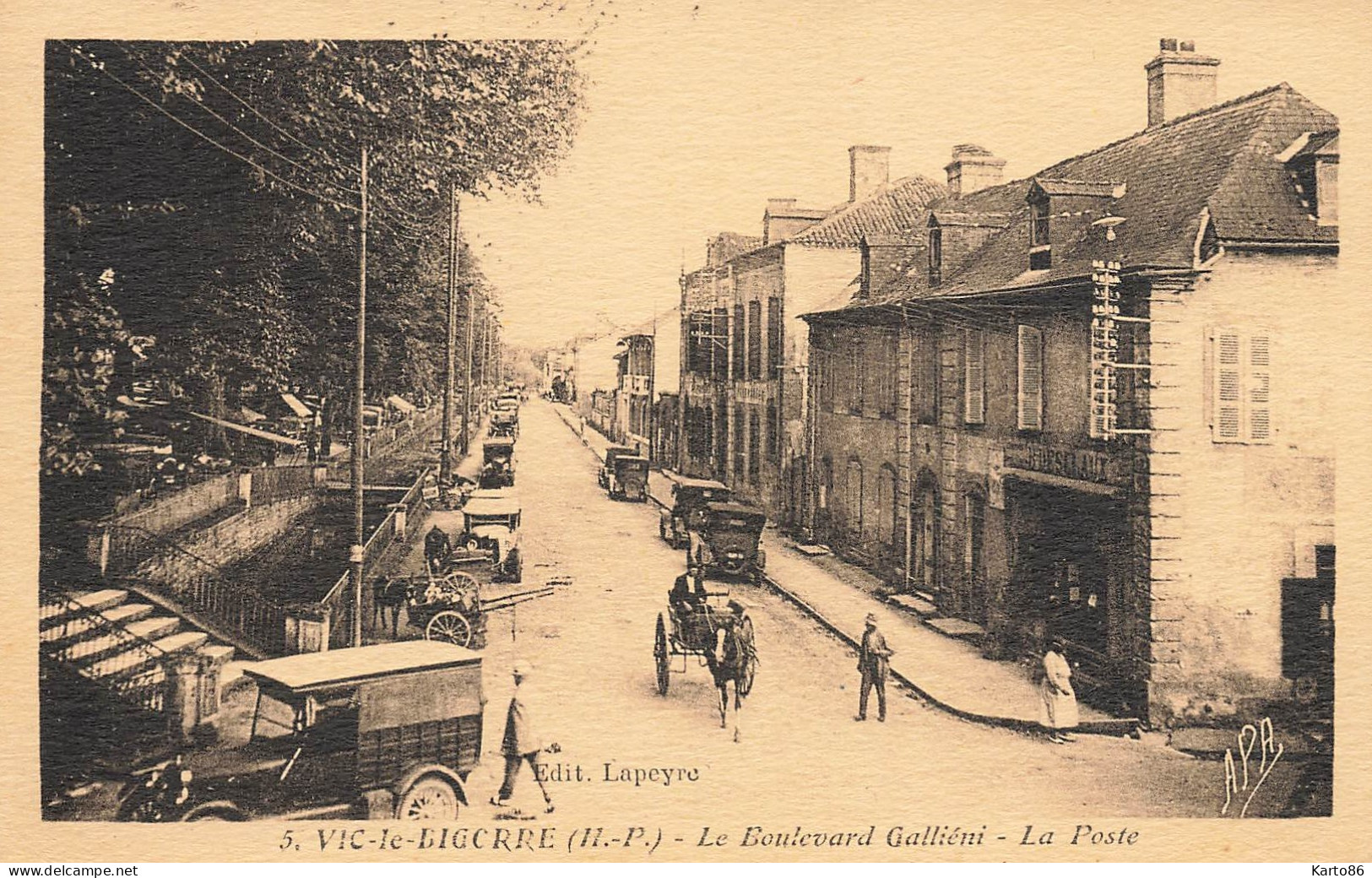 vic sur bigorre * le boulevard galliéni et la poste * autos villageois